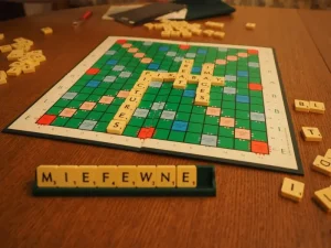 Czym jest słownik scrabble